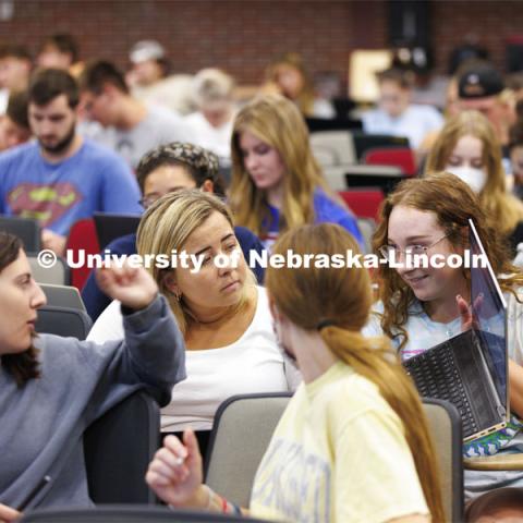 Brian Couch discusses answers about chemical elements in his LIFE 120 class. August 26, 2022. Photo by Craig Chandler / University Communication.