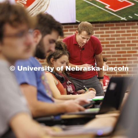 Brian Couch discusses answers about chemical elements in his LIFE 120 class. August 26, 2022. Photo by Craig Chandler / University Communication.