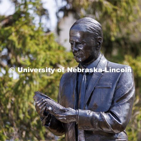 The bronze, life-sized sculpture of George Beadle features the Nobel Prize-winning Husker examining a corn cob. The sculpture was designed by Matthew Placzek. George Beadle statue at the Dinsdale Learning Commons on East Campus. September 13, 2022. Photo by Craig Chandler / University Communication.