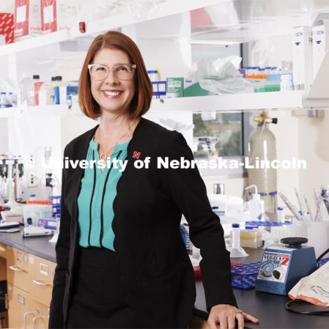 Angie Pannier, Swarts Family Chair in Biological Systems Engineering and professor of biomedical engineering, will present the Nebraska Lecture “DNA and RNA Delivery: From Novel Therapies to Vaccines that End Pandemics” on Nov. 17. The lecture will take place via Zoom. Pannier is pictured in her lab. September 21. 2022. Photo by Craig Chandler / University Communication.