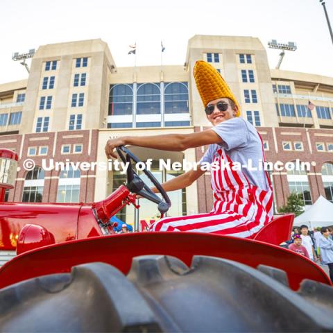 Homecoming Parade and Cornstalk. September 30, 2022. Photo by Craig Chandler / University Communication.