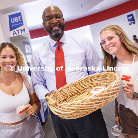 Chancellor Rodney Bennett poses for photos with students during the chancellor’s cookie give-away Monday morning. First day of classes for fall semester. August 21, 2023. Photo by Craig Chandler / University Communication.