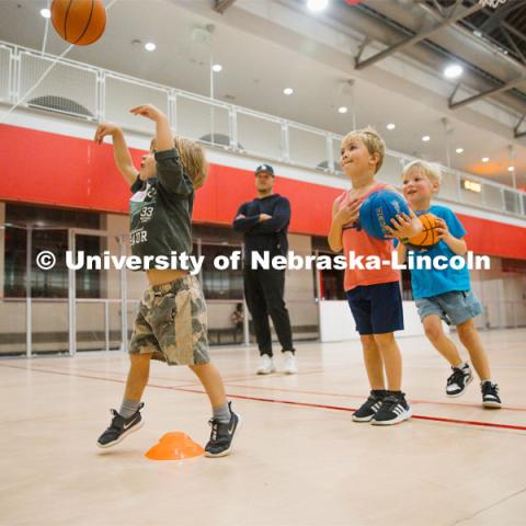 Itty Bitty Sports, a nationally recognized sports program, offered by Campus Recreation introduces 3-5 year olds to the wide world of sports. November 14, 2023. Photo by Matthew Strasburger / University Communication.
