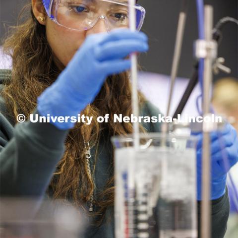 Kimberly Zamora Mendez checks the temperature on a beaker of water. LIFE 120L - Fundamentals of Biology lab in Manter Hall. February 22, 2024. Photo by Craig Chandler / University Communication and Marketing.