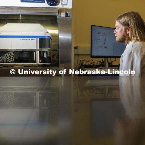 Flow Cytometry Service Center Manager Dirk Anderson works in the Flow Cytometry lab in the Morrison Center. Nebraska Center for Biotechnology. June 13, 2024. Photo by Craig Chandler / University Communication and Marketing.